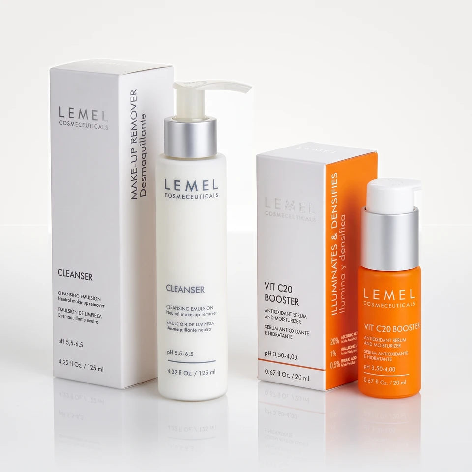 Cleanser y Vit C20 Booster con sus estuches, en estudio