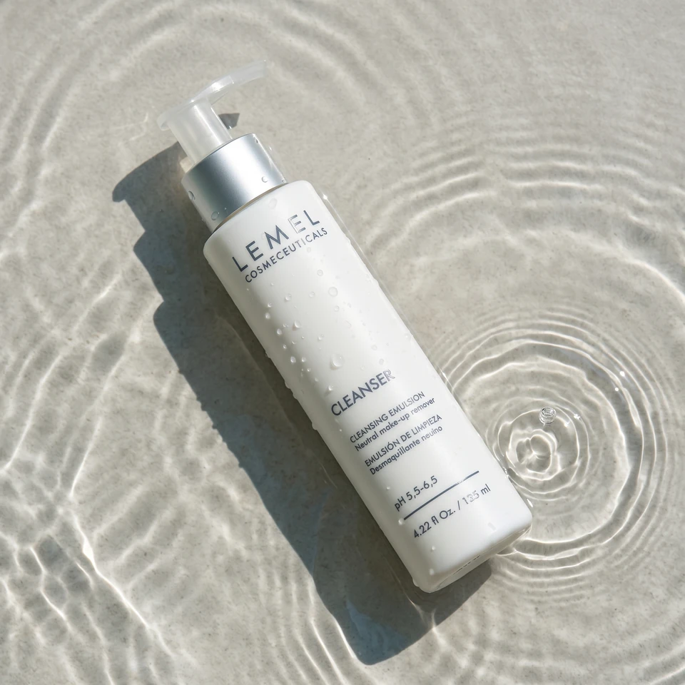 Cleanser en agua clara